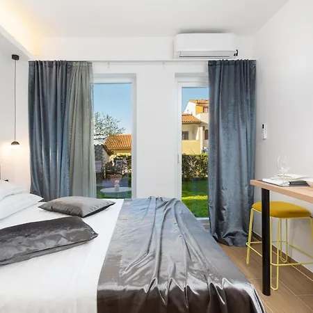 Lilly With Private Parking ,private Garden-quiet Oasis * Pola