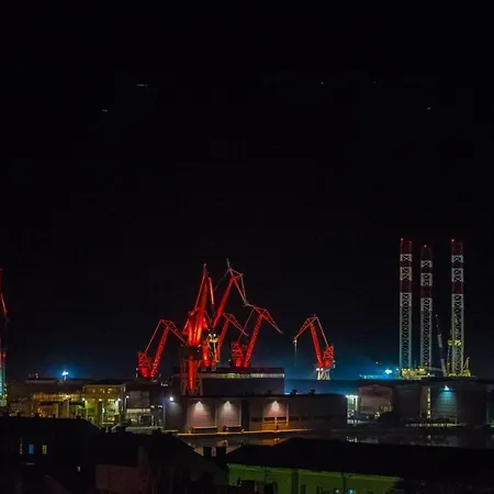 Lilly With Private Parking ,private Garden-quiet Oasis Appartamento Pola