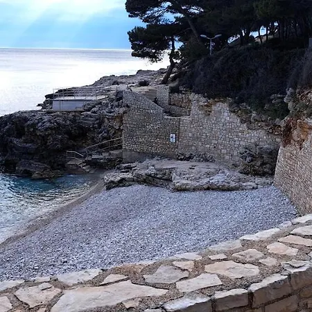 Lilly With Private Parking ,private Garden-quiet Oasis