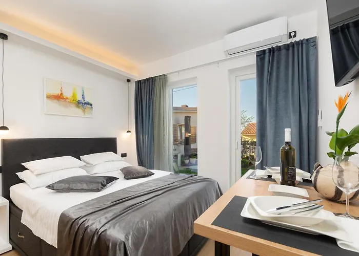 Lilly With Private Parking ,private Garden-quiet Oasis