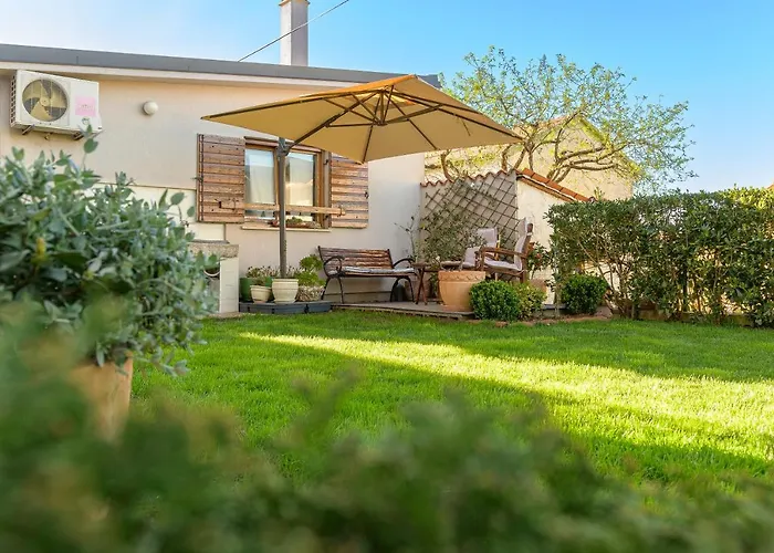 Lilly With Private Parking ,private Garden-quiet Oasis