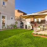 Apartment Lilly With Private Parking And Private Garden-quiet Oasis *