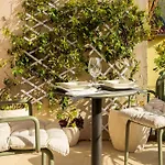 Lilly With Private Parking And Private Garden-quiet Oasis Apartment