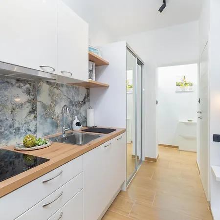 Apartament Lilly With Private Parking ,private Garden-quiet Oasis Pula