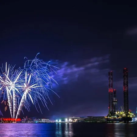 Lilly With Private Parking ,private Garden-quiet Oasis