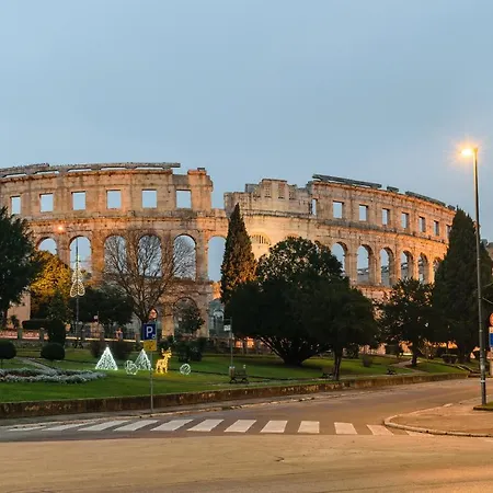 Apartament Lilly With Private Parking ,private Garden-quiet Oasis Pula