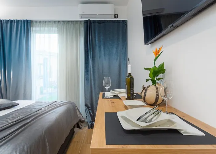 דירה Lilly With Private Parking ,private Garden-quiet Oasis *