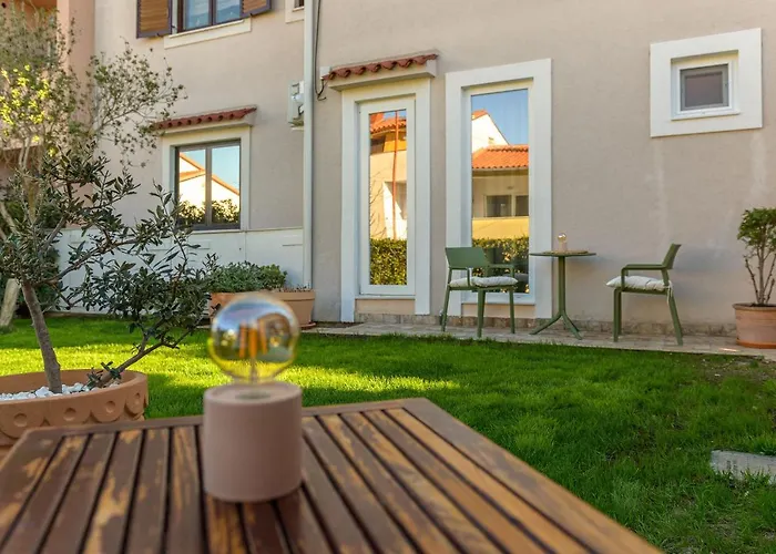 Lilly With Private Parking ,private Garden-quiet Oasis