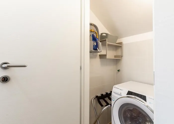 Lilly With Private Parking ,private Garden-quiet Oasis * פולה