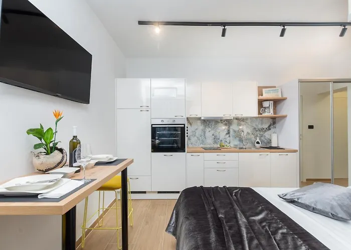 Lilly With Private Parking ,private Garden-quiet Oasis *