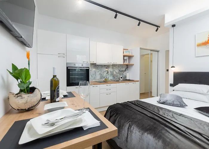 דירה Lilly With Private Parking ,private Garden-quiet Oasis