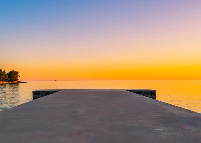 Lilly With Private Parking ,private Garden-quiet Oasis Апартаменти *