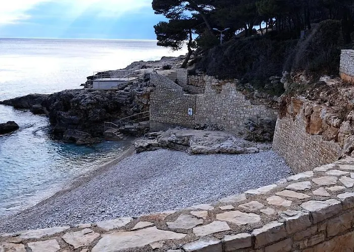 Lilly With Private Parking ,private Garden-quiet Oasis