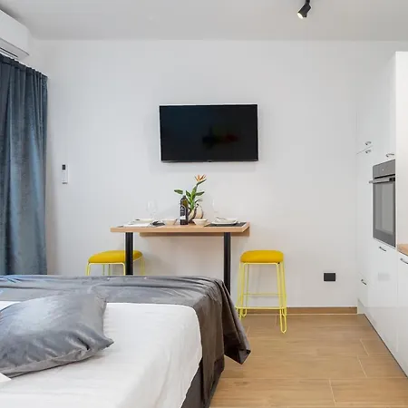 Lilly With Private Parking ,private Garden-quiet Oasis