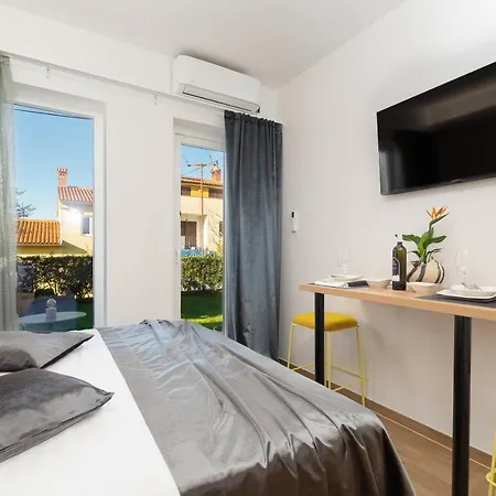 Lilly With Private Parking ,private Garden-quiet Oasis Pula