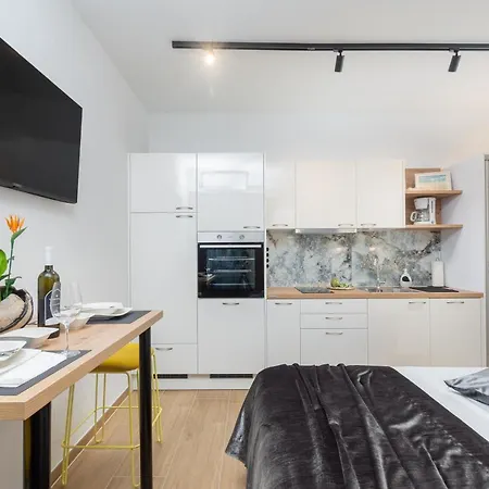 Lilly With Private Parking ,private Garden-quiet Oasis *