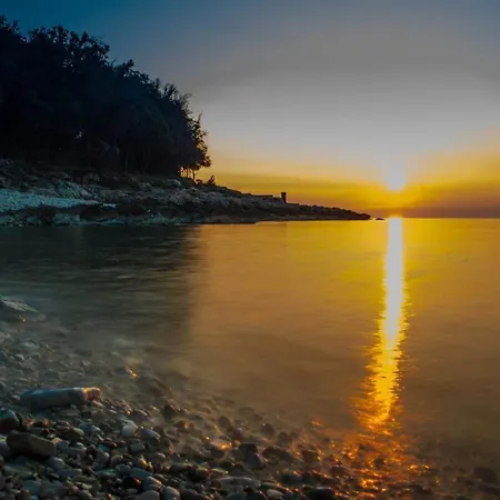 Lilly With Private Parking ,private Garden-quiet Oasis * Pula