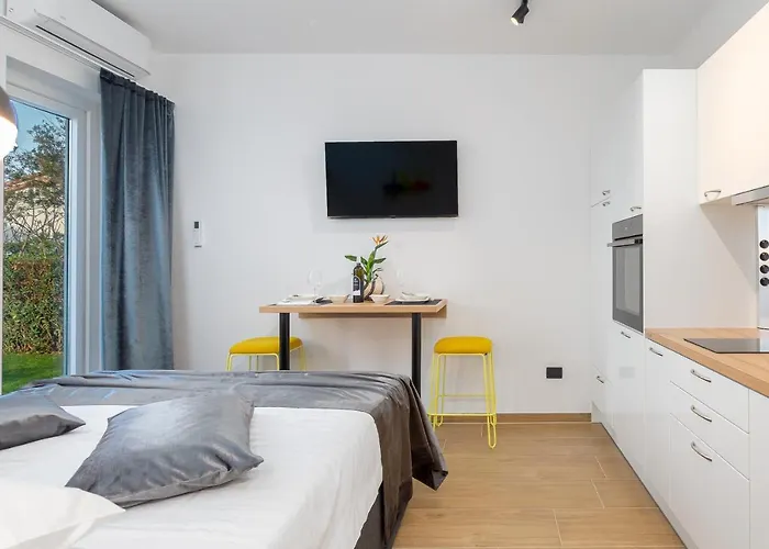 Lilly With Private Parking ,private Garden-quiet Oasis