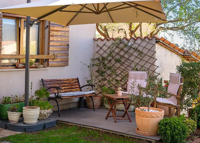 Lilly With Private Parking ,private Garden-quiet Oasis 公寓 普拉